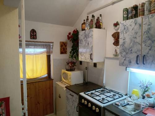 Eladó bútorozott, 40 m²-es lakás Hévíz központjában 005
