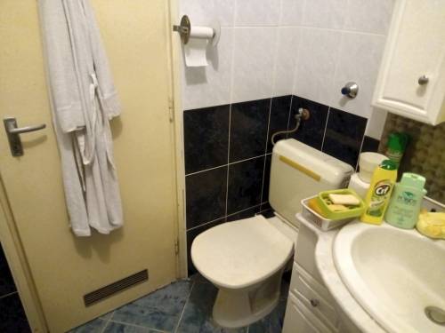 Eladó bútorozott, 40 m²-es lakás Hévíz központjában 006