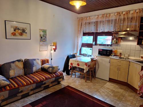 Bútorozott, azonnal költözhető 32 m²-es lakás Hévízen 004