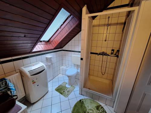 Bútorozott, azonnal költözhető 32 m²-es lakás Hévízen 005