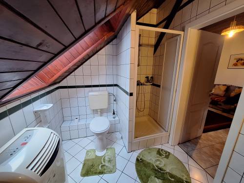 Bútorozott, azonnal költözhető 32 m²-es lakás Hévízen 007