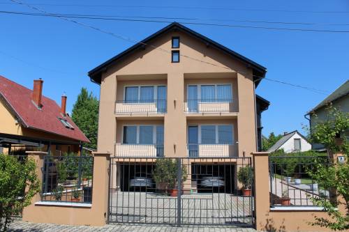 A great multi-storey family house is for sale 001