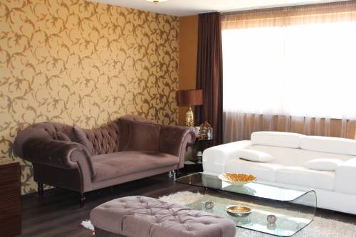 A great multi-storey family house is for sale 002