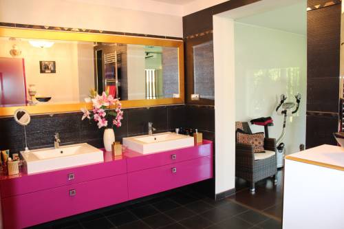 A great multi-storey family house is for sale 010