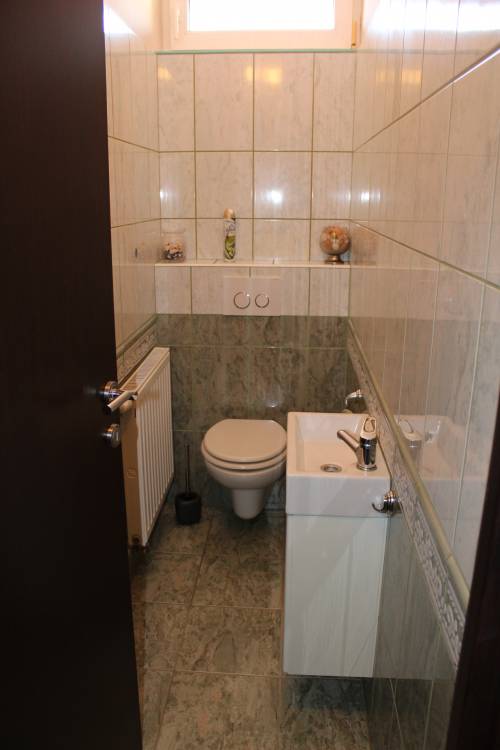 A great multi-storey family house is for sale 021